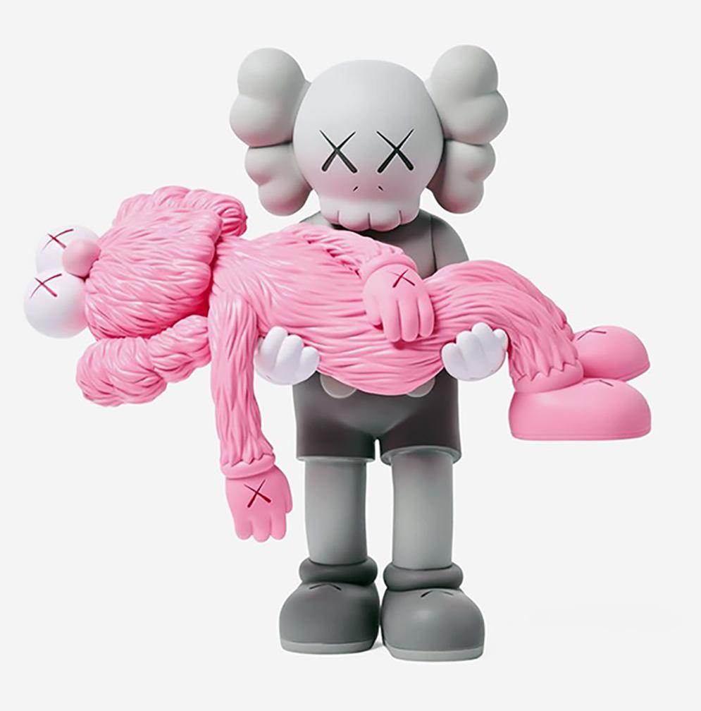 KAWS Gris GONE, neuf & non ouvert dans son emballage d'origine (KAWS Gris & Rose GONE). 
Cette sculpture figurative de KAWS, qui se démarque, est une œuvre bien accueillie et une variation de la grande échelle GONE de KAWS - un point fort de la