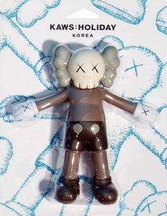 KAWS Holiday Companion (KAWS brauner Begleiter)