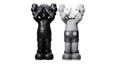 KAWS Holiday Companion Set of Two - Noir et gris
