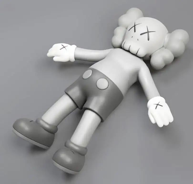 Companion KAWS HOLIDAY : ensemble de 3 œuvres (KAWS Companion grise) en vente 2