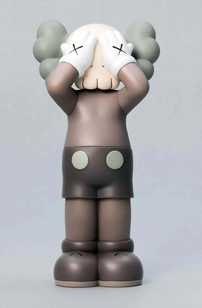 https://a.1stdibscdn.com/kaws-sculptures-kaws-holiday-companions-set-of-6-works-kaws-brown-companion-2019-2022-for-sale-picture-3/a_3543/a_103882121655315177207/thumbnail_IMG_5403_master_master.jpg?width=768
