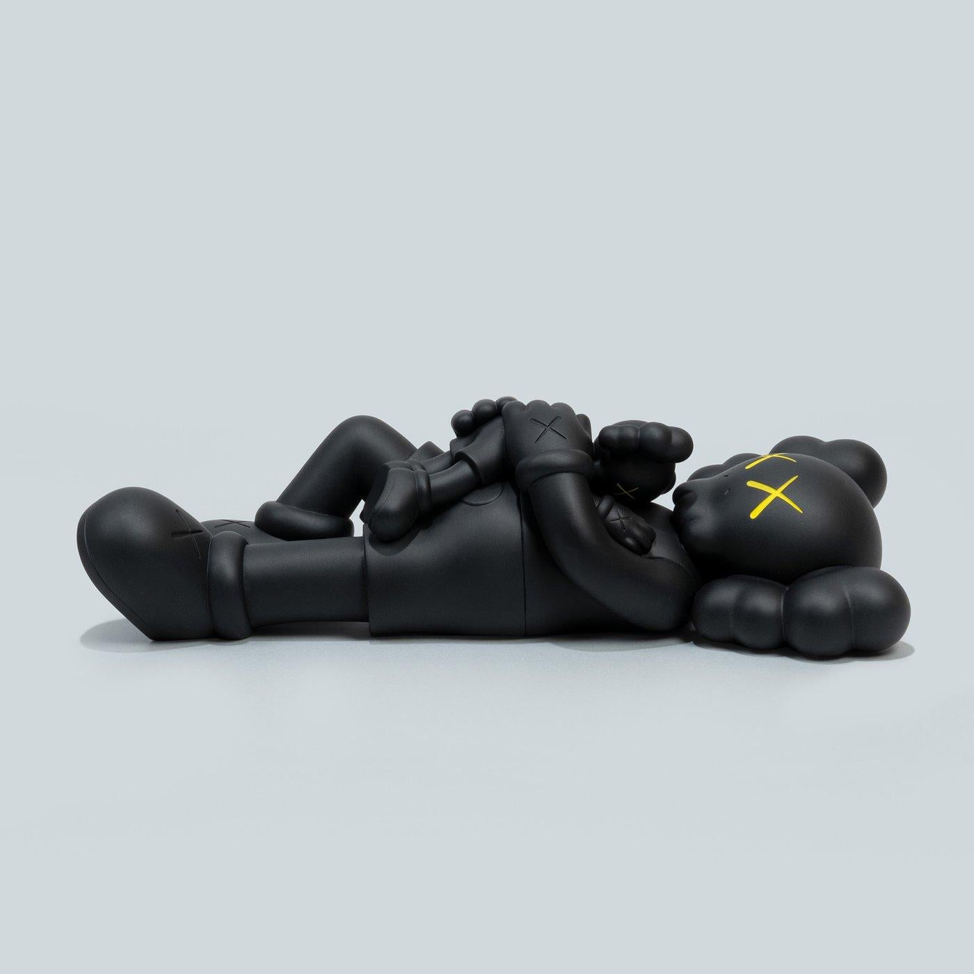 Ensemble de 2 œuvres KAWS Holiday Singapore (compagnie KAWS Singapour) en vente 4