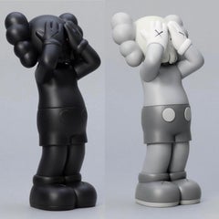 Ensemble de 2 œuvres KAWS Holiday UK (KAWS Royaume-Uni)