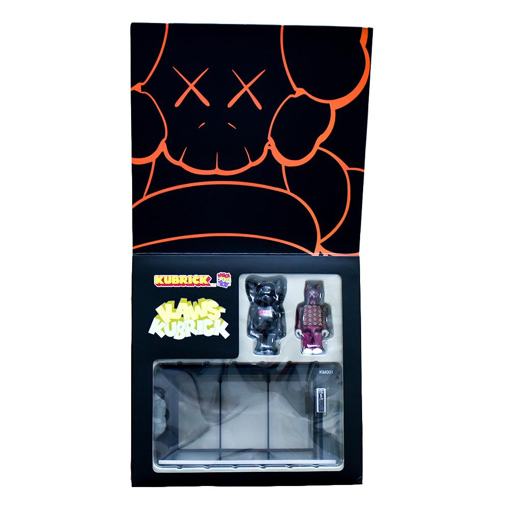 Ready to display super cool Kaws Kubrick Bus Stop Set-1.
Released in 2002.
Comes complete with 2 mini Kaws figures.
Figures are stamped with “KAWS..02” on back of leg.
Bus Stop has Kaws Chum graphics on 2 sides and printed with MEDICOM TOY.
Made by