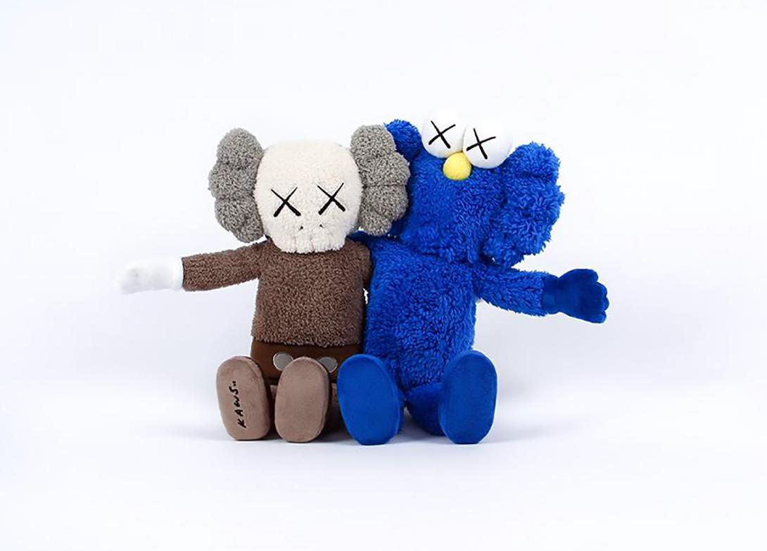 KAWS Seeing/Watching 2018 (KAWS Plush):
New in original packaging accompanied by a numbered tag. Released in conjunction with the installation of the KAWS Seeing/Watching sculpture in Hunan, China. The plush figurines feature the well known