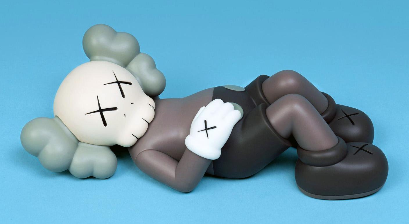 KAWS Holiday Companion Japan set completo di 3 opere (KAWS Mount Fuji Japan) in vendita 2