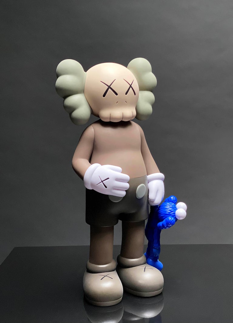 'KAWS SHARE, 20' Open Edition Vinyl Art Toy, Brown/Blue For Sale 5