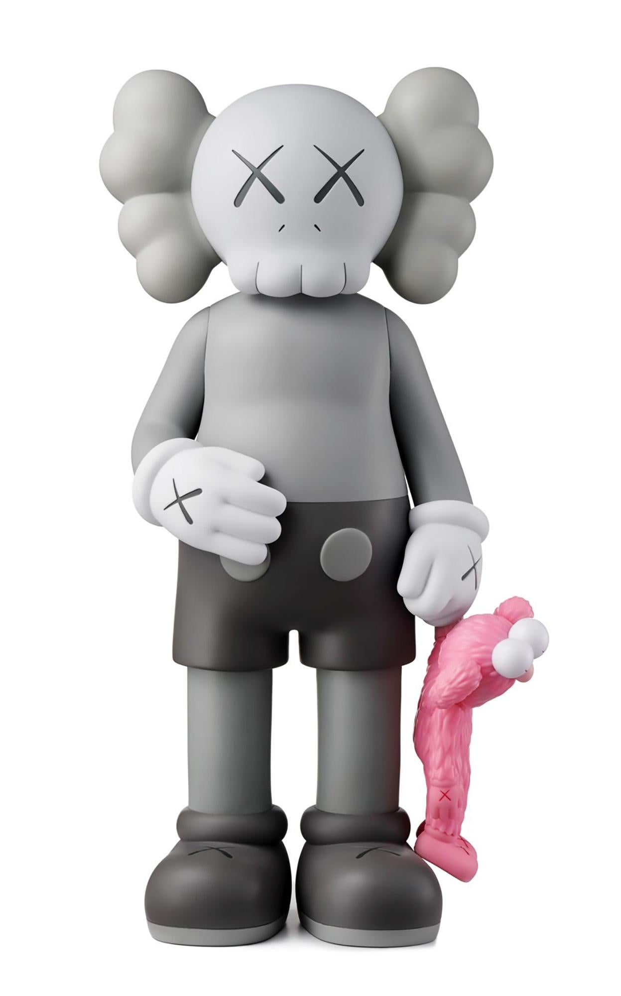 KAWS SHARE (Grey), neuf et non ouvert dans son emballage d'origine. 
SHARE de KAWS est apparu pour la première fois dans 'BLACKOUT' - la première exposition solo londonienne de KAWS (Skarstedt London 2019). Dans SHARE, KAWS utilise deux de ses