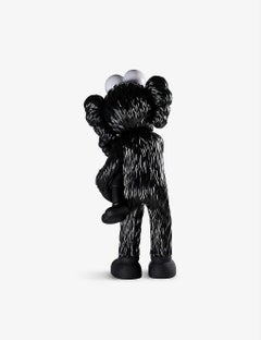 KAWS: TAKE (BLACK) – Original-Vinyl-Skulptur, Street Art, Pop Art. MOMA