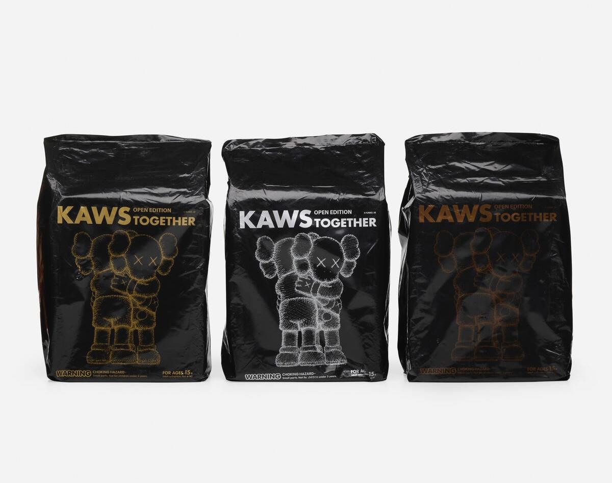 KAWS TOGETHER 2018 (ensemble complet de 3 œuvres neuves dans leur emballage d'origine)  en vente 6