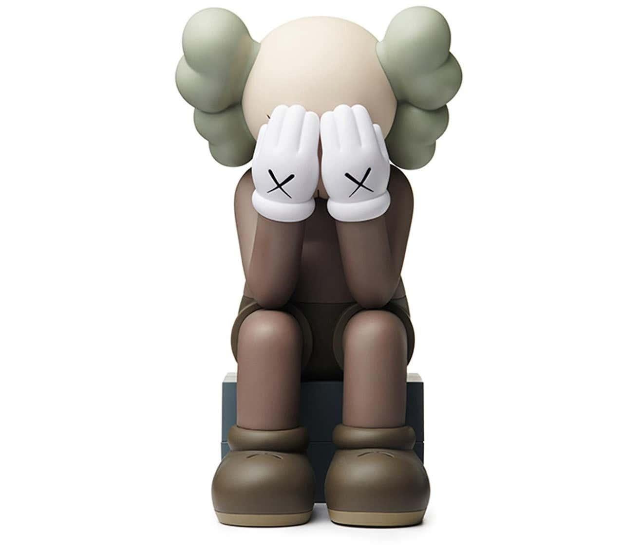 KAWS UK Holiday & KAWS Passing through (set of 2 KAWS companions) For Sale 3