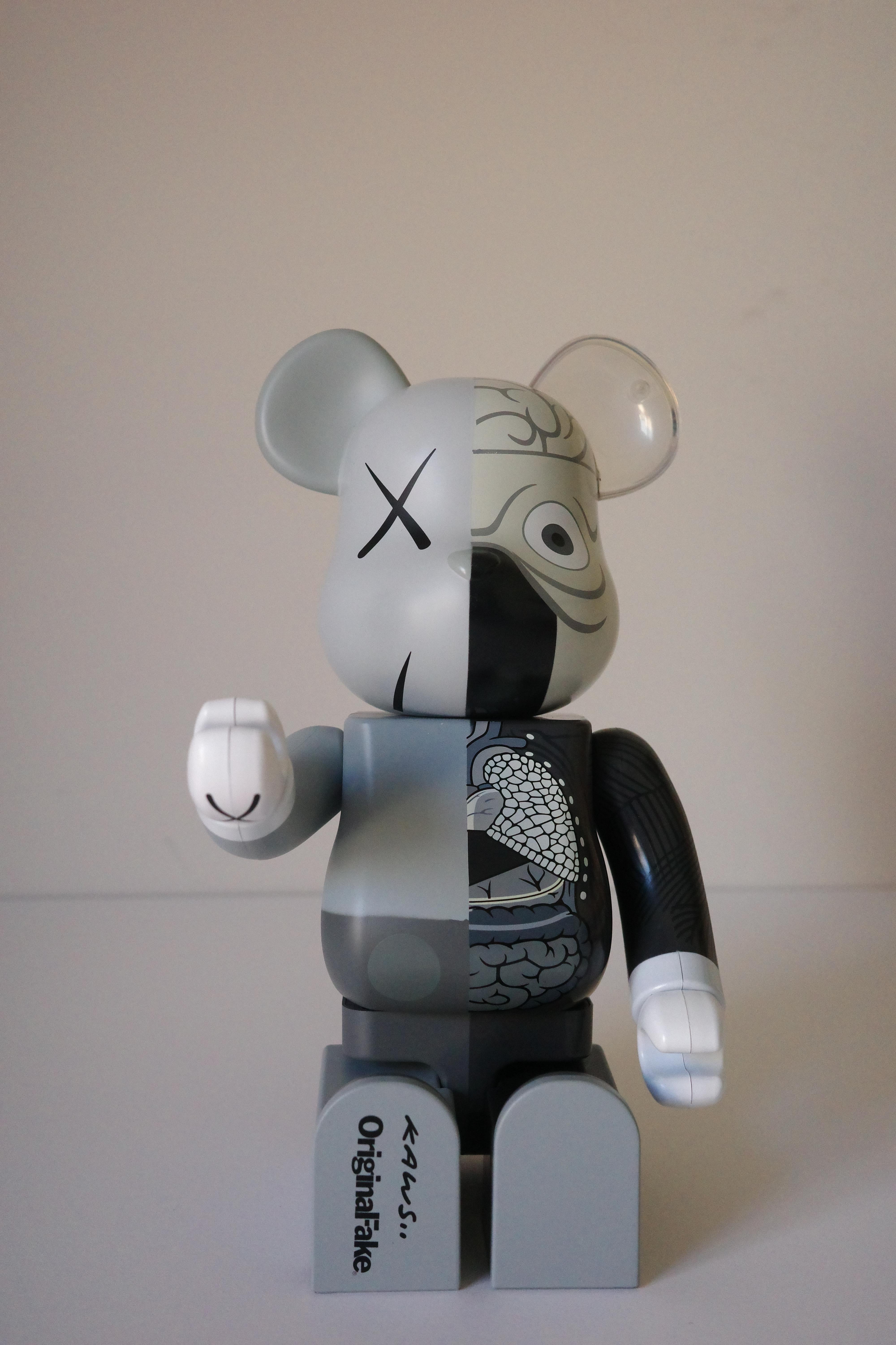 KAWS X Be@rbrick Fake Original Fake Dissected 400 % (gris) en vente 1