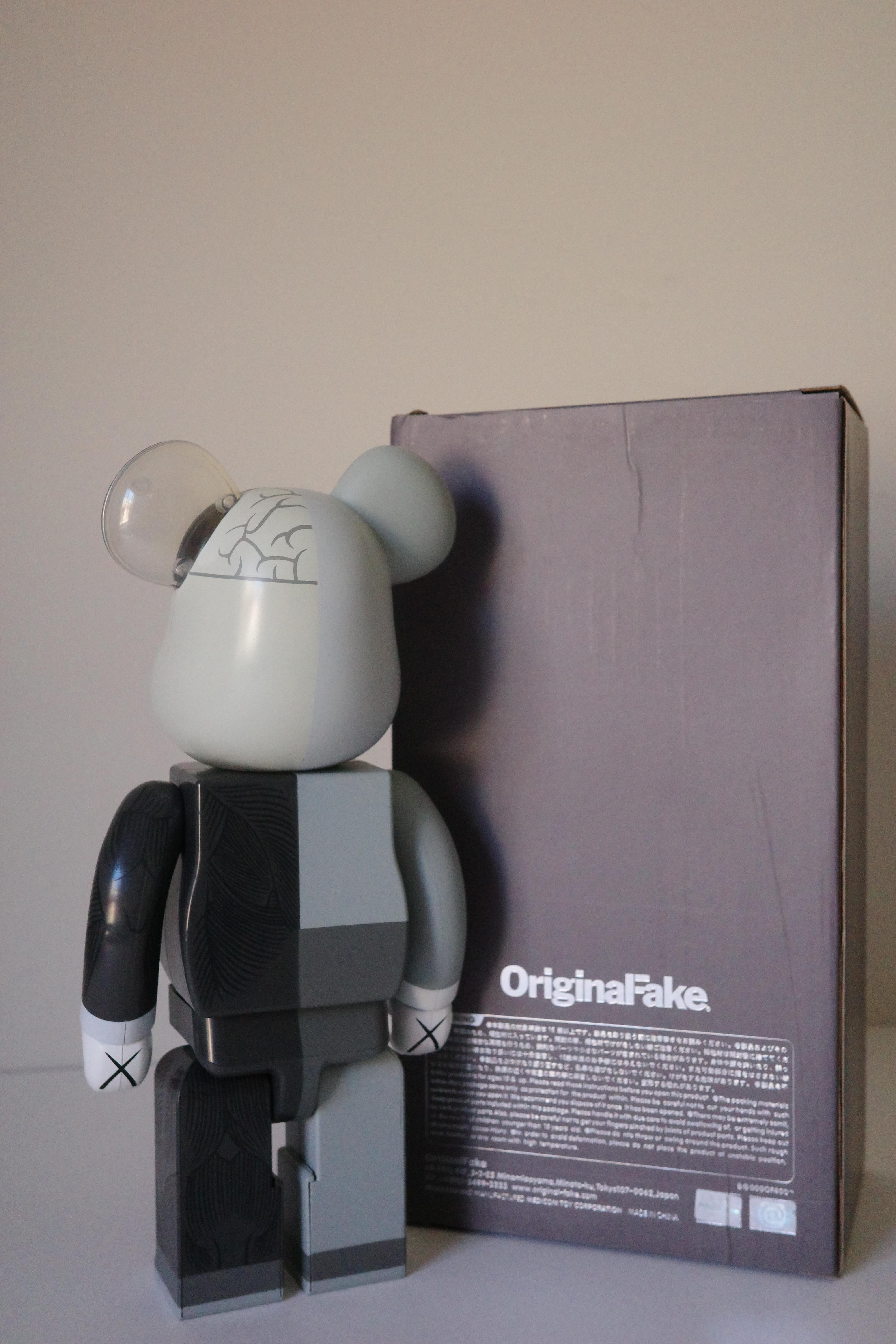 KAWS X Be@rbrick Fake Original Fake Dissected 400 % (gris) en vente 2