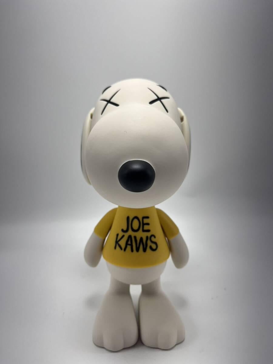 KAWS x Peanuts Joe Snoopy Vinyl Figure, 2011
The KAWS x Peanuts Joe Snoopy Vinyl Figure stands about 21 cm tall, and the mostly white Joe Snoopy is donning a yellow t-shirt with 