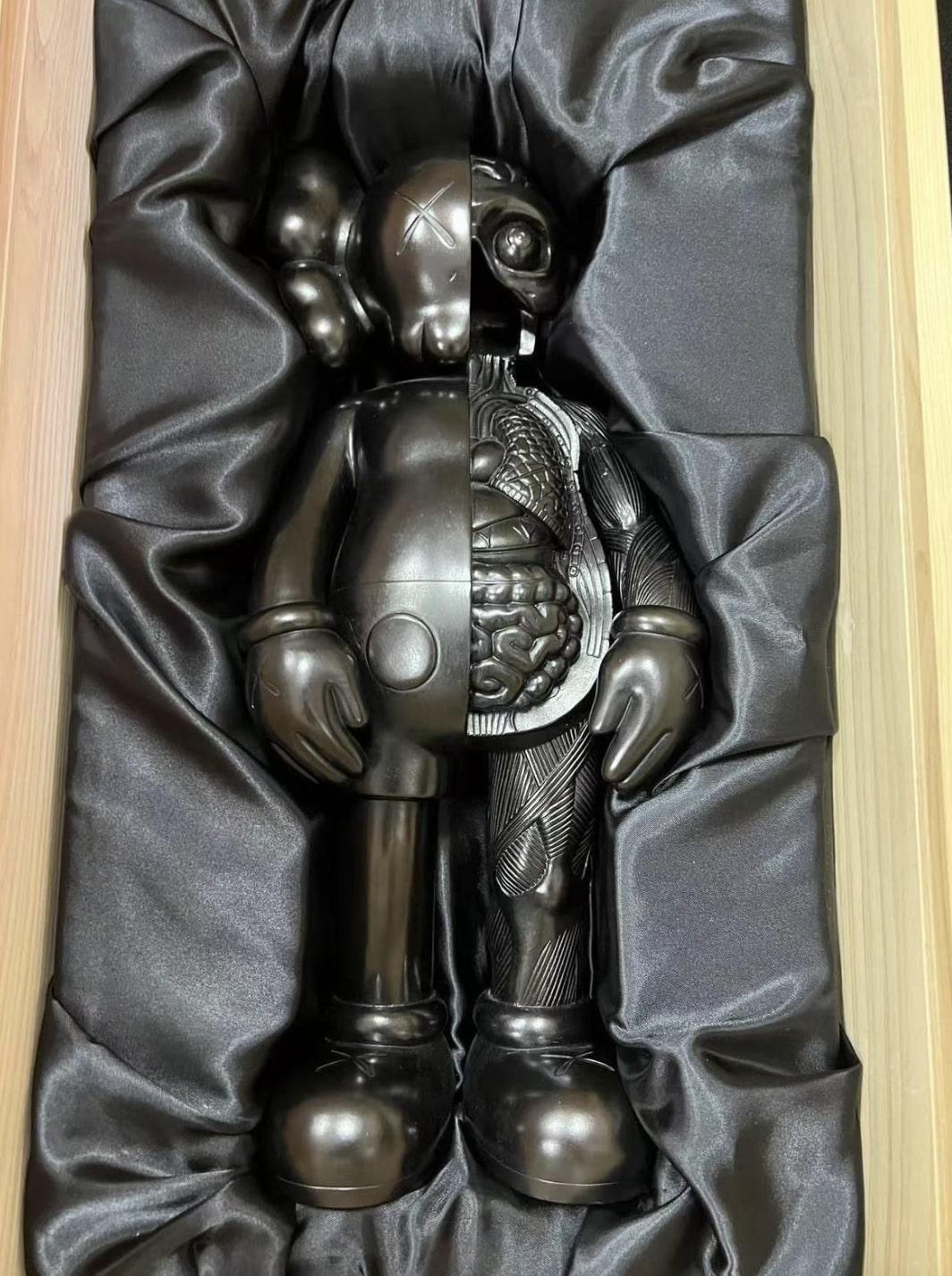 (ORIGINALFAKE) COMPANION - black - Black Figurative Sculpture by KAWS