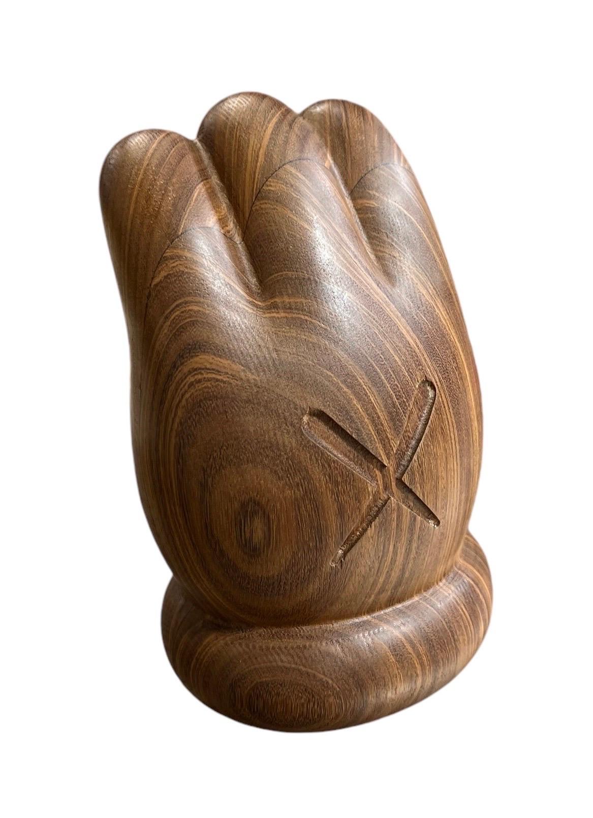 Rara Escultura de Madera Tallada a Mano Kaws Más Galería Suiza Juguete de Madera Arte en venta 4