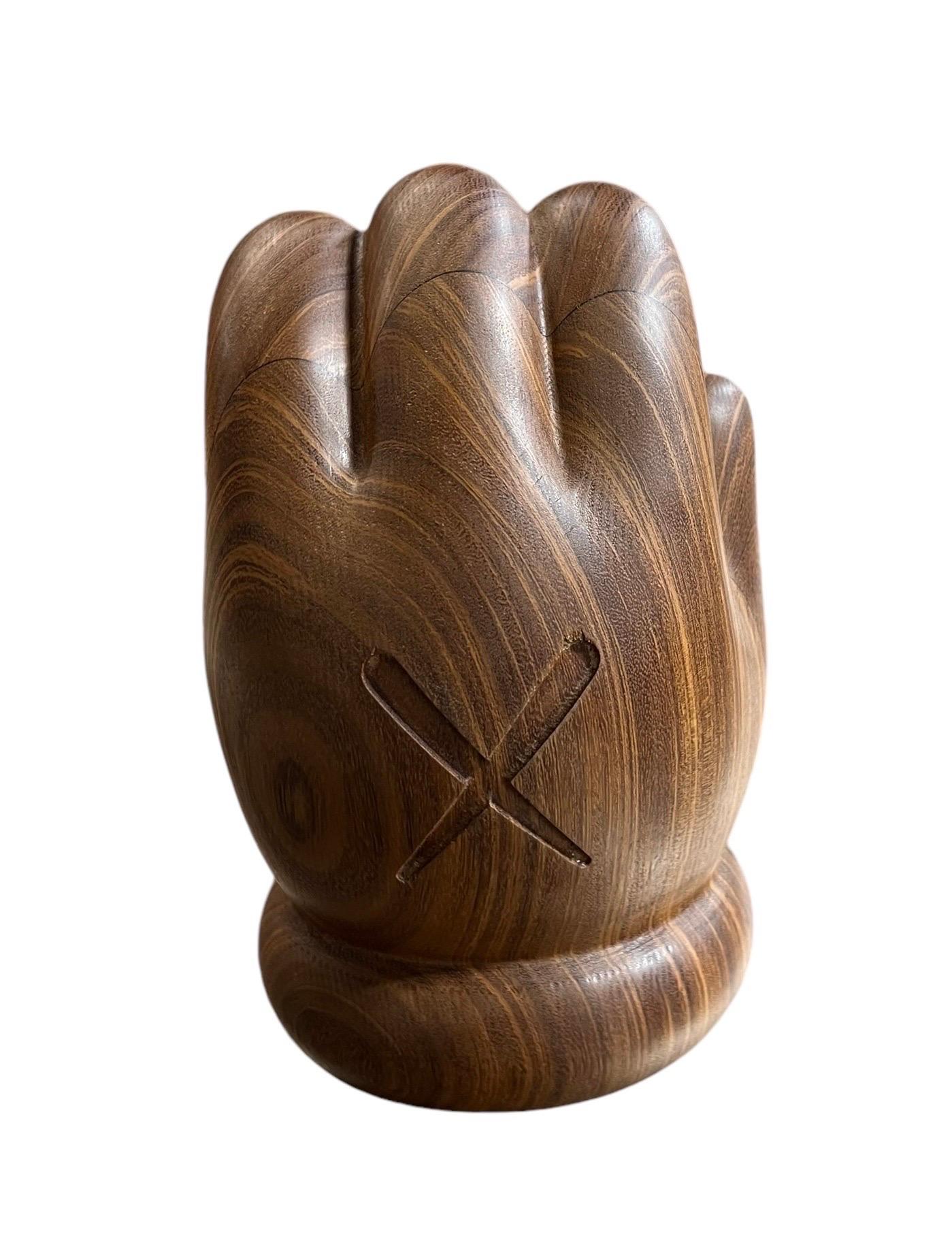 Rara Escultura de Madera Tallada a Mano Kaws Más Galería Suiza Juguete de Madera Arte en venta 5