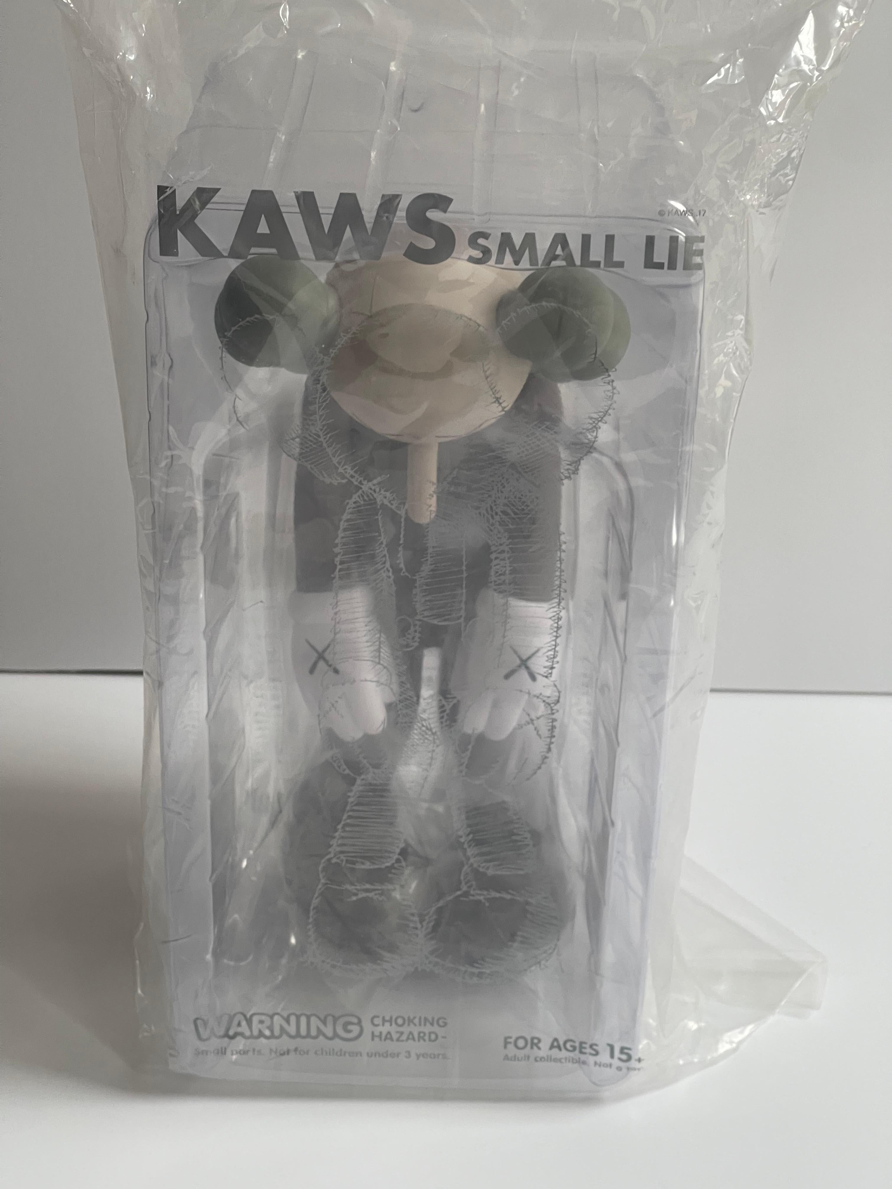 Piccola Bugia (Marrone), Edizione Limitata Companion in confezione originale con ologramma - Sculpture Pop Art di KAWS