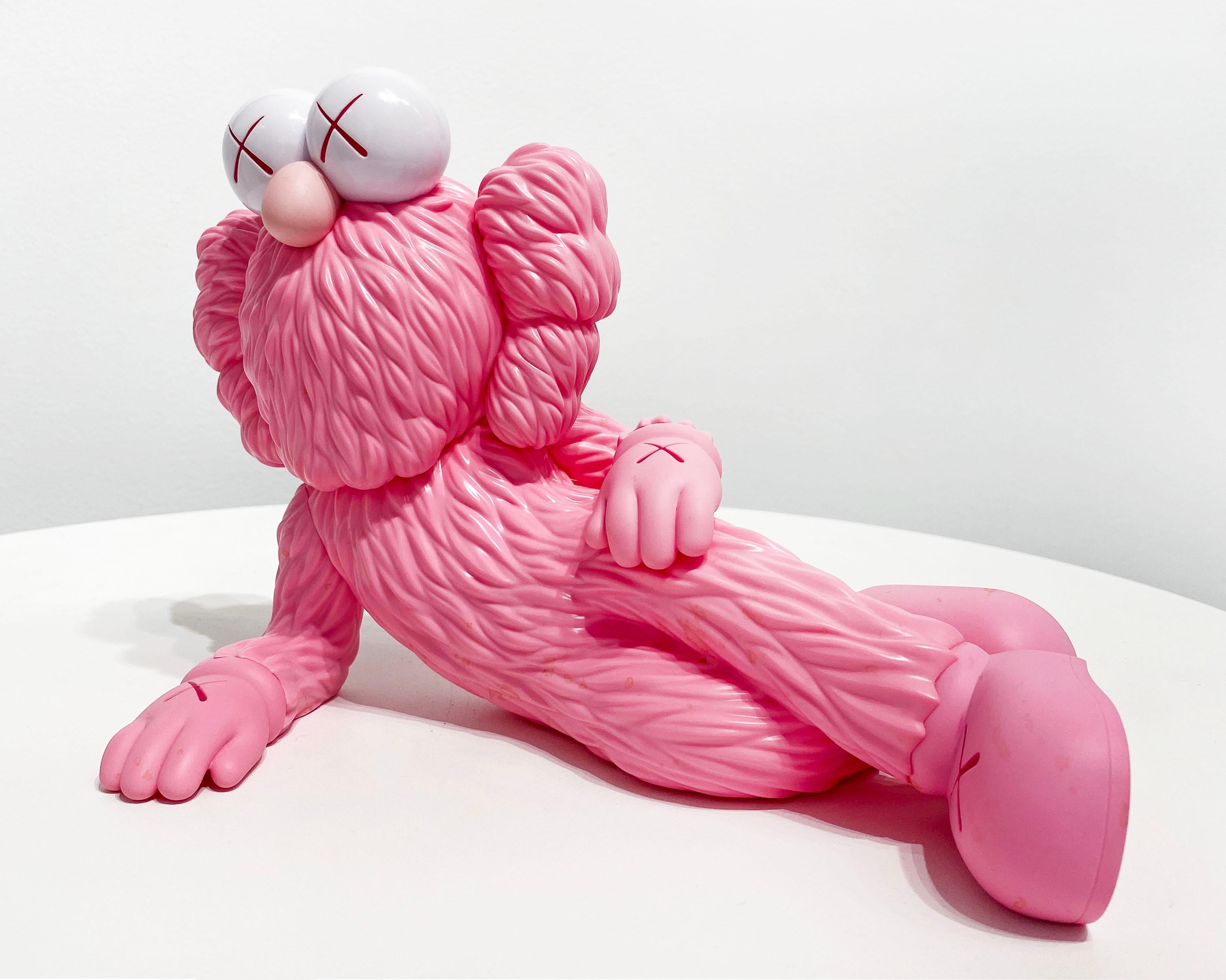 Tempo libero (Rosa) - Sculpture Contemporaneo di KAWS