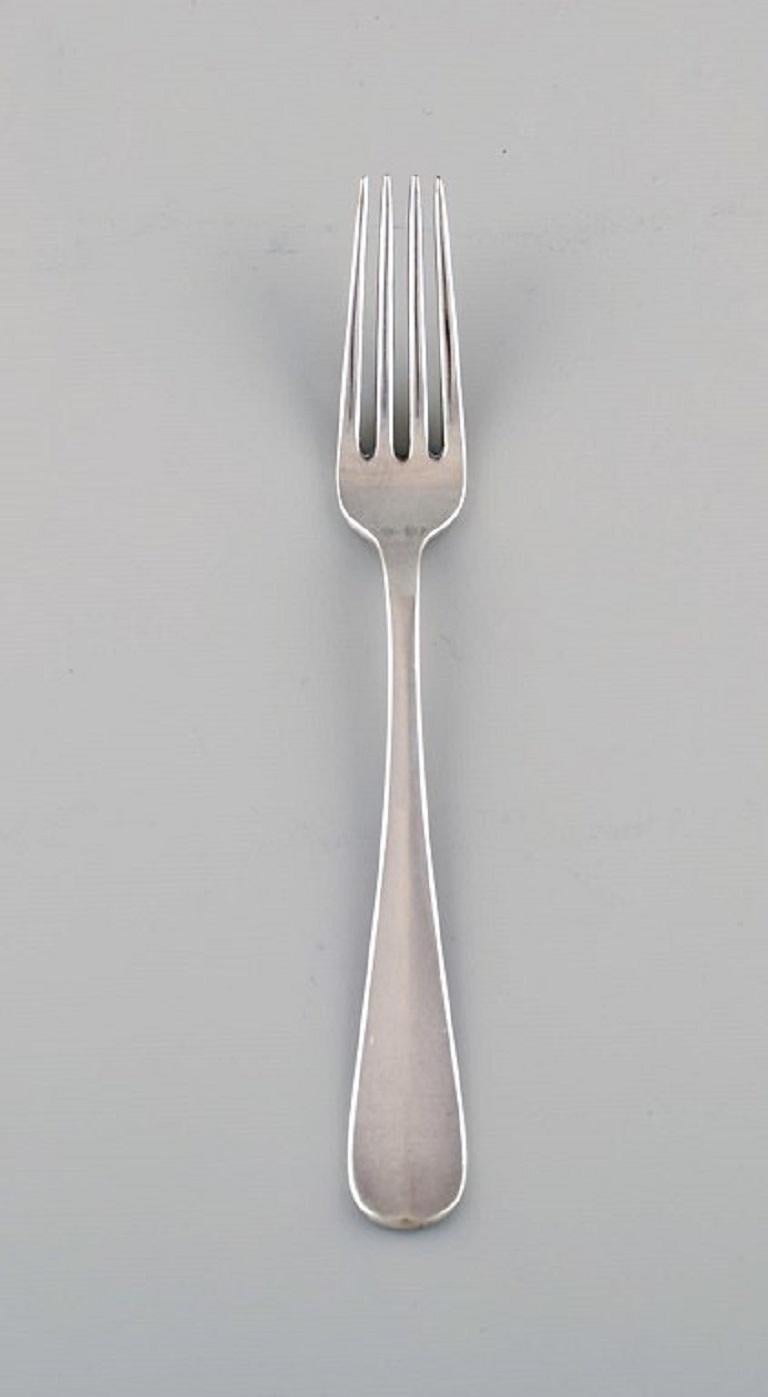 Kay Bojesen (1886-1958), Danemark. Six fourchettes de table en argent, 830. 
1920s / 30s.
Mesures : longueur : 19,7 cm.
En parfait état.
Estampillé.
Notre orfèvre Georg Jensen qualifié peut polir tout l'argent et l'or pour qu'ils paraissent