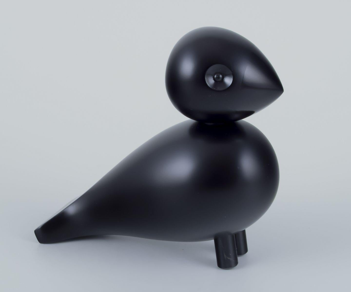 Scandinavo moderno Kaye Bojesen (1886-1958).  'Raven' - uccello canoro in legno di faggio.  Dipinto a mano. in vendita