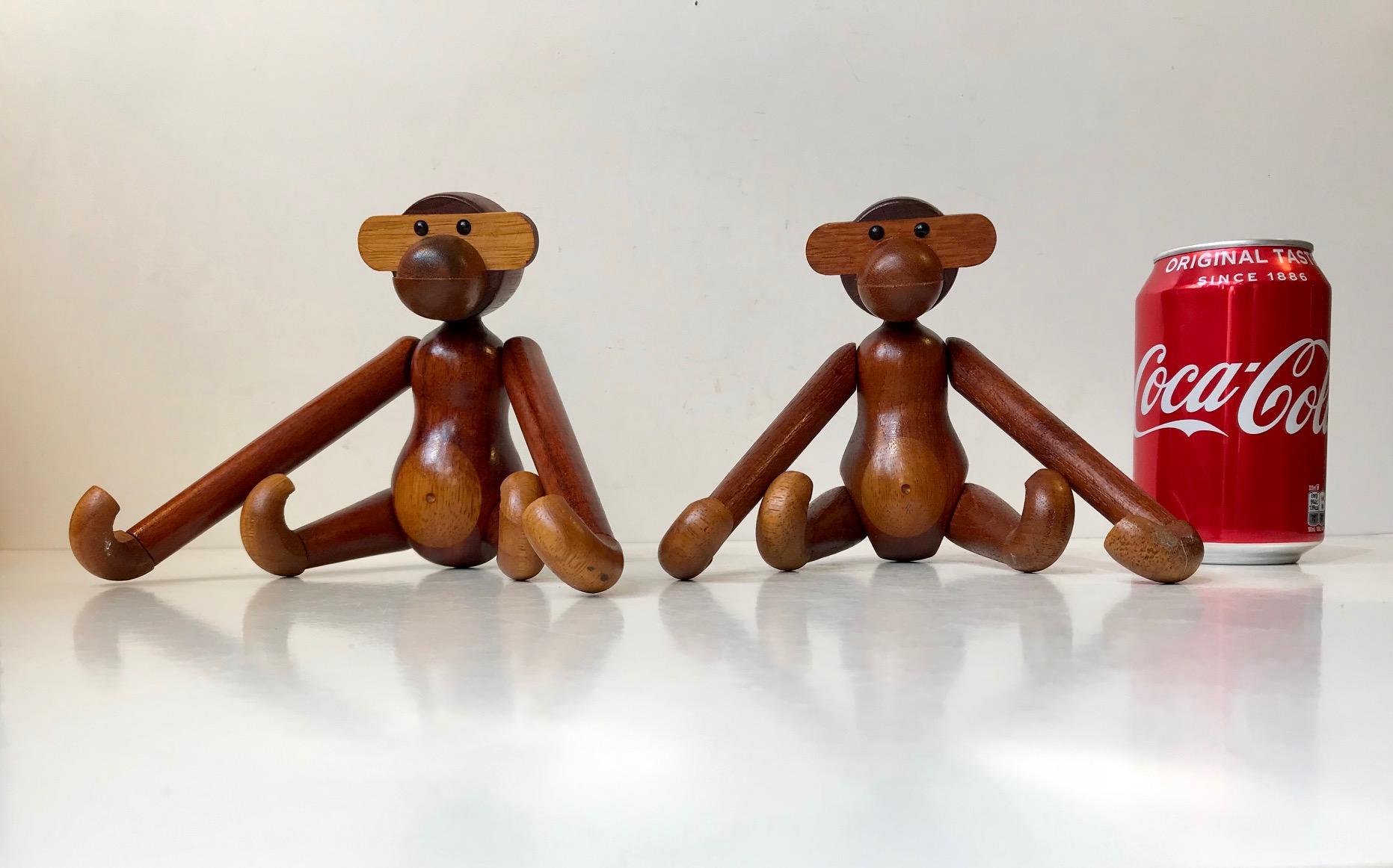 Kay Bojesen, a Pair of Vintage Monkeys with Articulated Limbs, Denmark In Good Condition In Esbjerg, DK