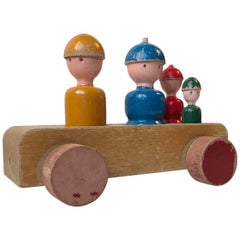 Carrozza giocattolo in faggio di Kay Bojesen 'un viaggio in famiglia', anni '50, Danimarca