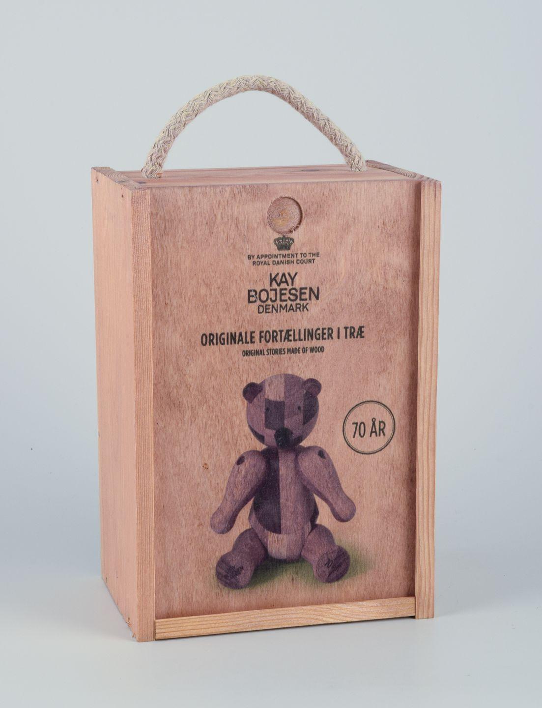 XXI secolo e contemporaneo Kaye Bojesen, designer danese. Orso realizzato con vari tipi di legno. in vendita