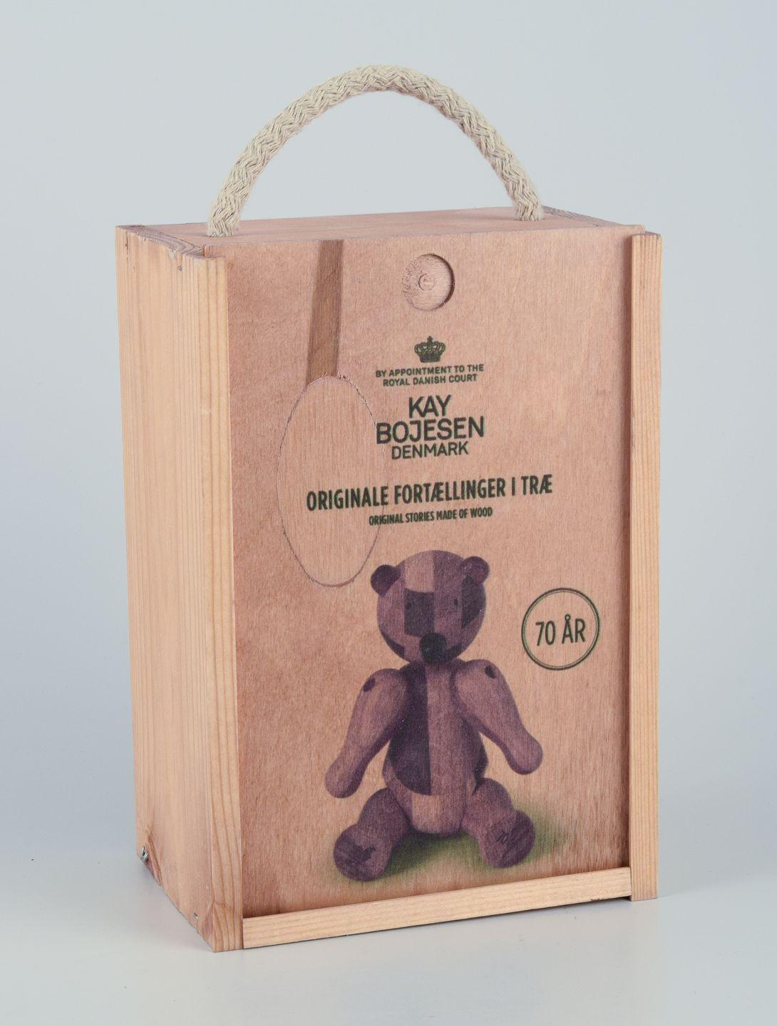 XXI secolo e contemporaneo Kaye Bojesen, designer danese. Orso realizzato con vari tipi di legno in vendita