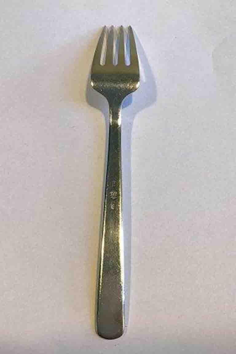 Kay Bojesen Grand Prix Sterling Silver Lunch fork In Good Condition For Sale In Copenhagen, DK