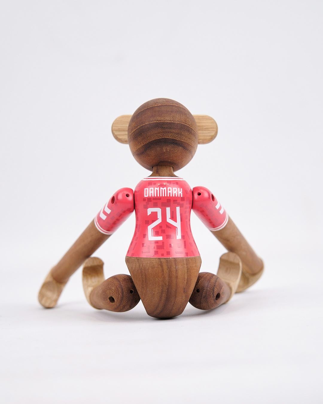Kay Bojesen Monkey Small Model in Teak e Limba - Squadra Nazionale Maschile DBU in vendita 1