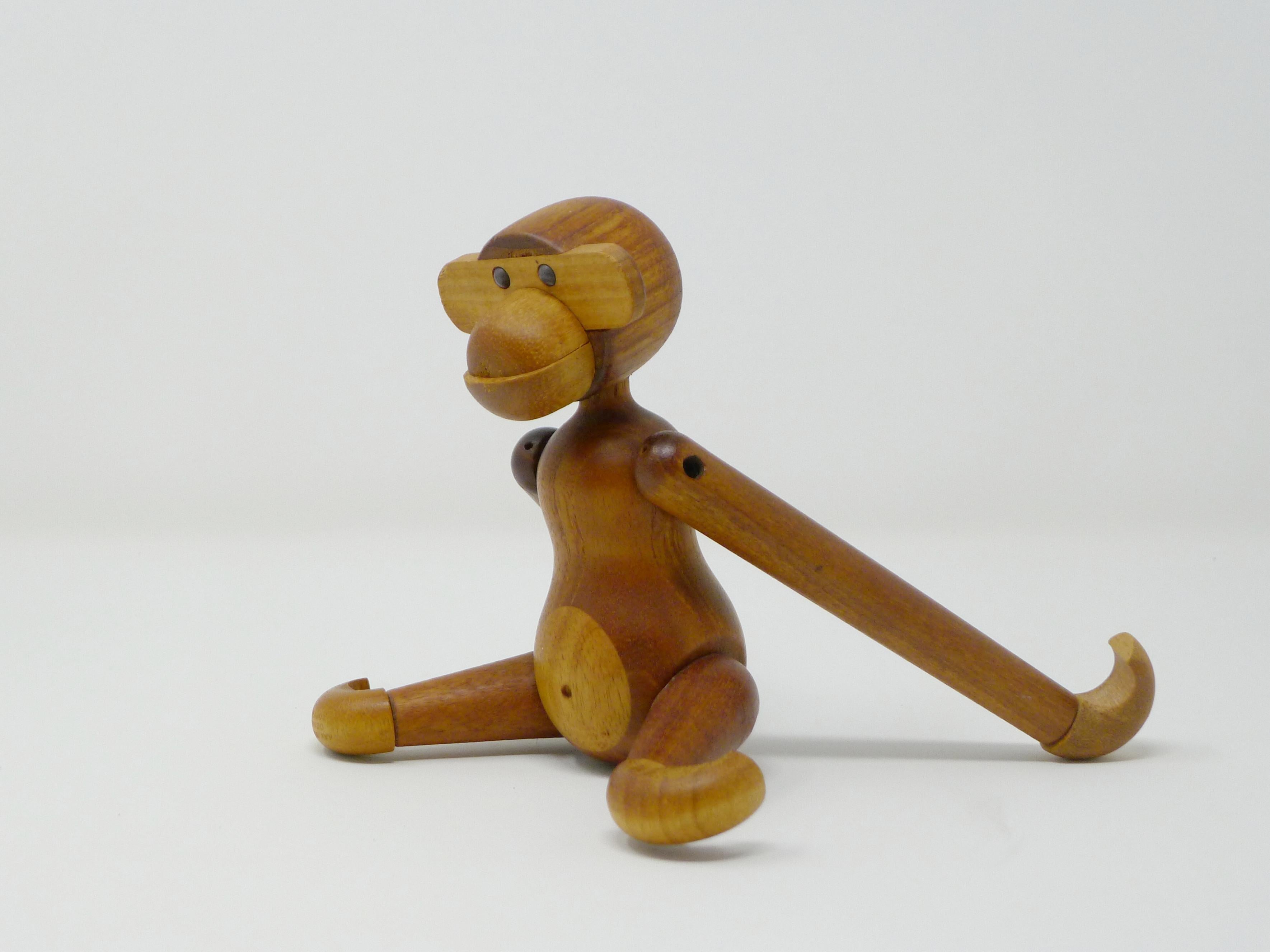 Kay Bojesen, Original Vintage Kleiner Affen aus Teakholz und limba-Holz, 1950er Jahre, signiert (Moderne der Mitte des Jahrhunderts) im Angebot