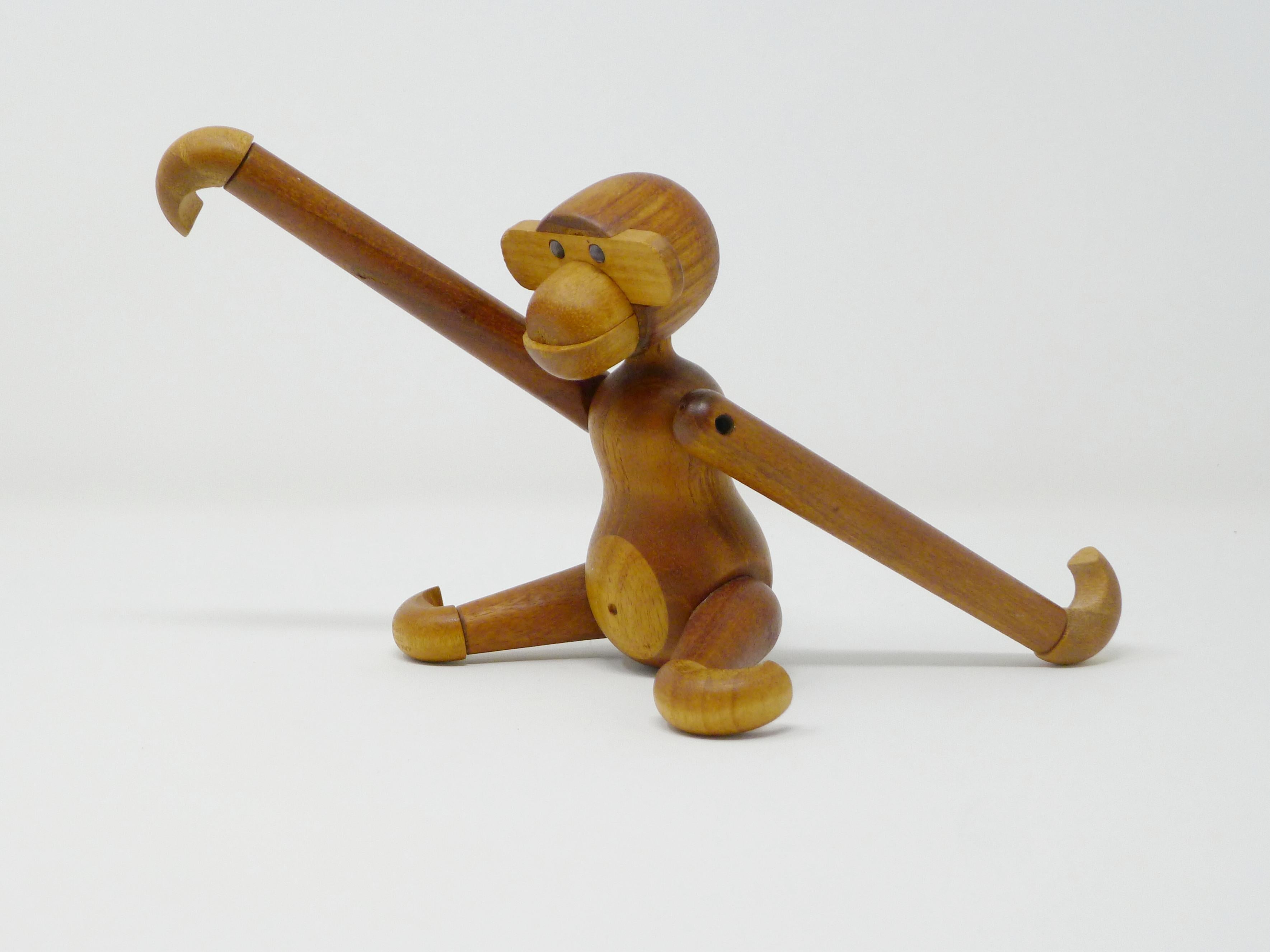Kay Bojesen, Original Vintage Kleiner Affen aus Teakholz und limba-Holz, 1950er Jahre, signiert (Mitte des 20. Jahrhunderts) im Angebot