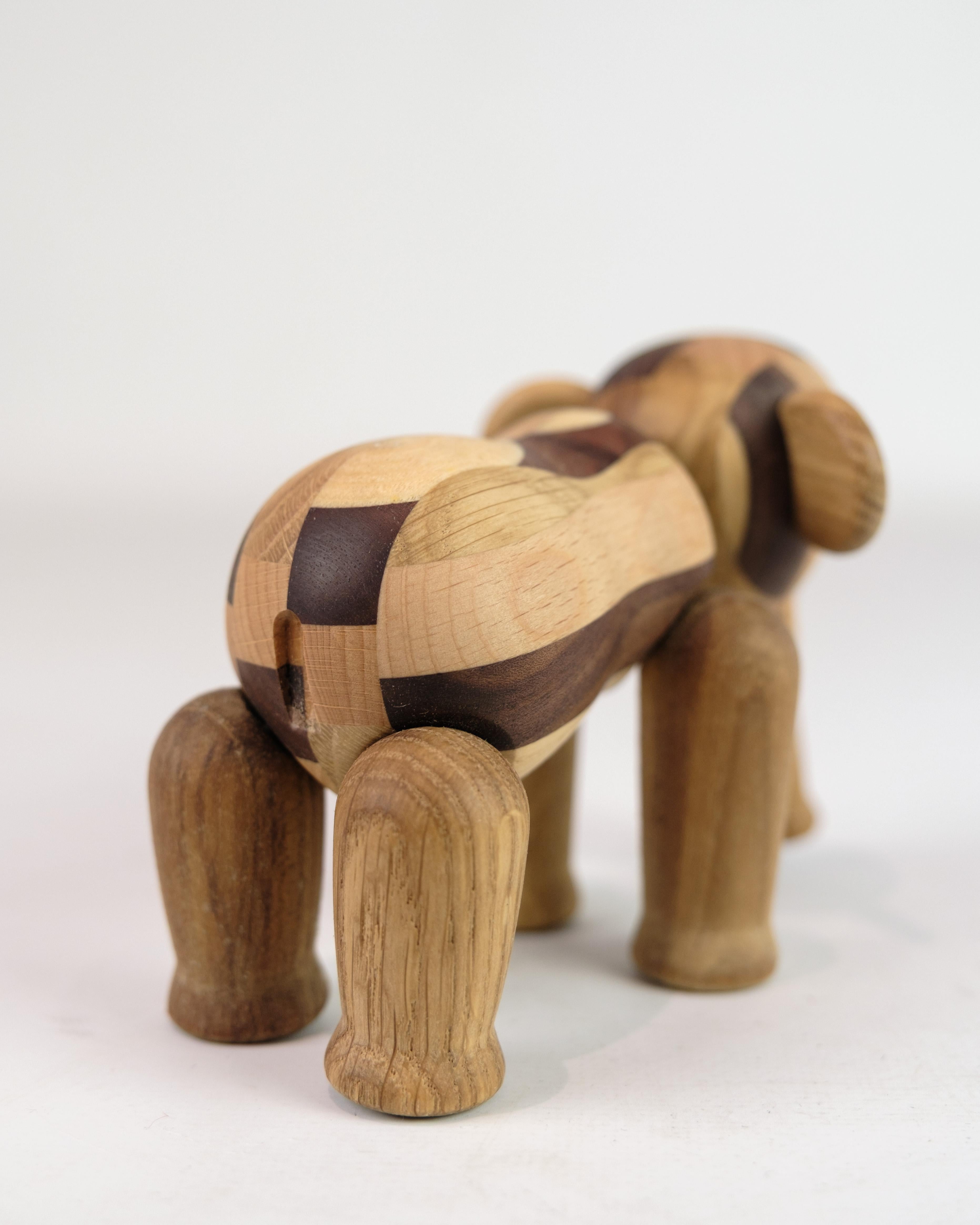 Danese Kay Bojesen ha rielaborato un mini elefante in diversi tipi di Wood 70° Anniversario in vendita