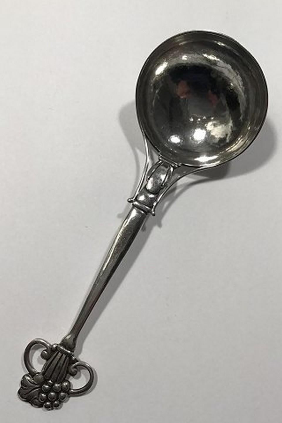 Kay Bojesen silver ladle, ornamental
Measures: 17.5 cm (6 57/64 in)
Item no.: 436268.