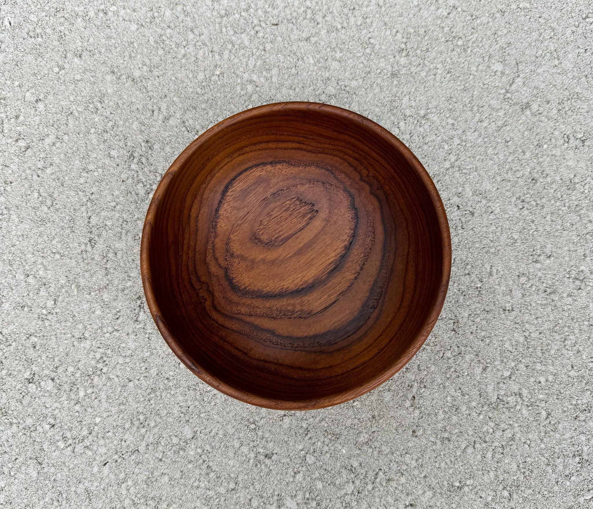 Danois Bol en teck de Kay Bojesen, Danemark, c.1960 en vente