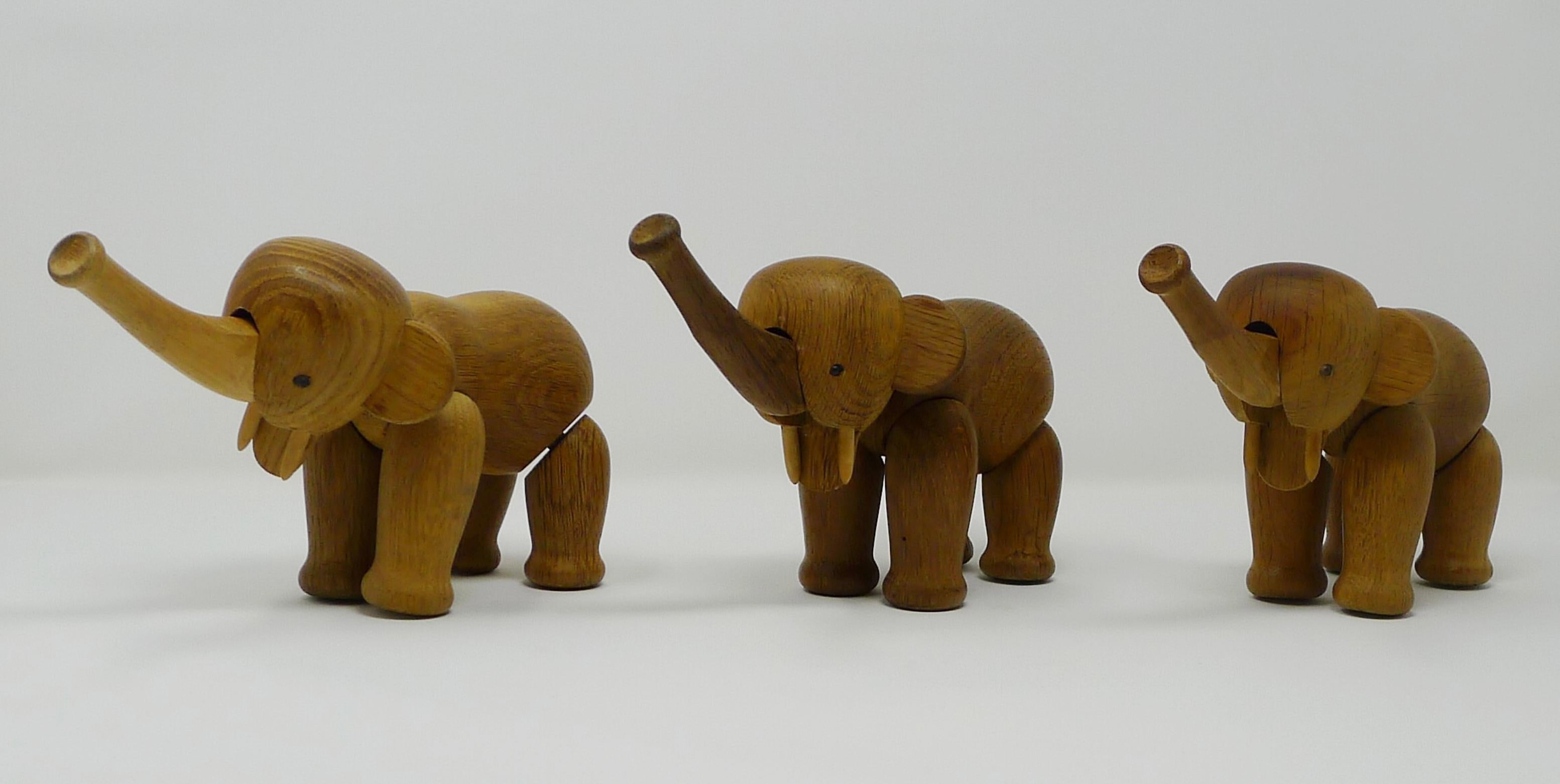 Kay Bojesen, Elefant aus beweglicher Eiche im Vintage-Stil, entworfen 1953, Dänemark (Mitte des 20. Jahrhunderts) im Angebot