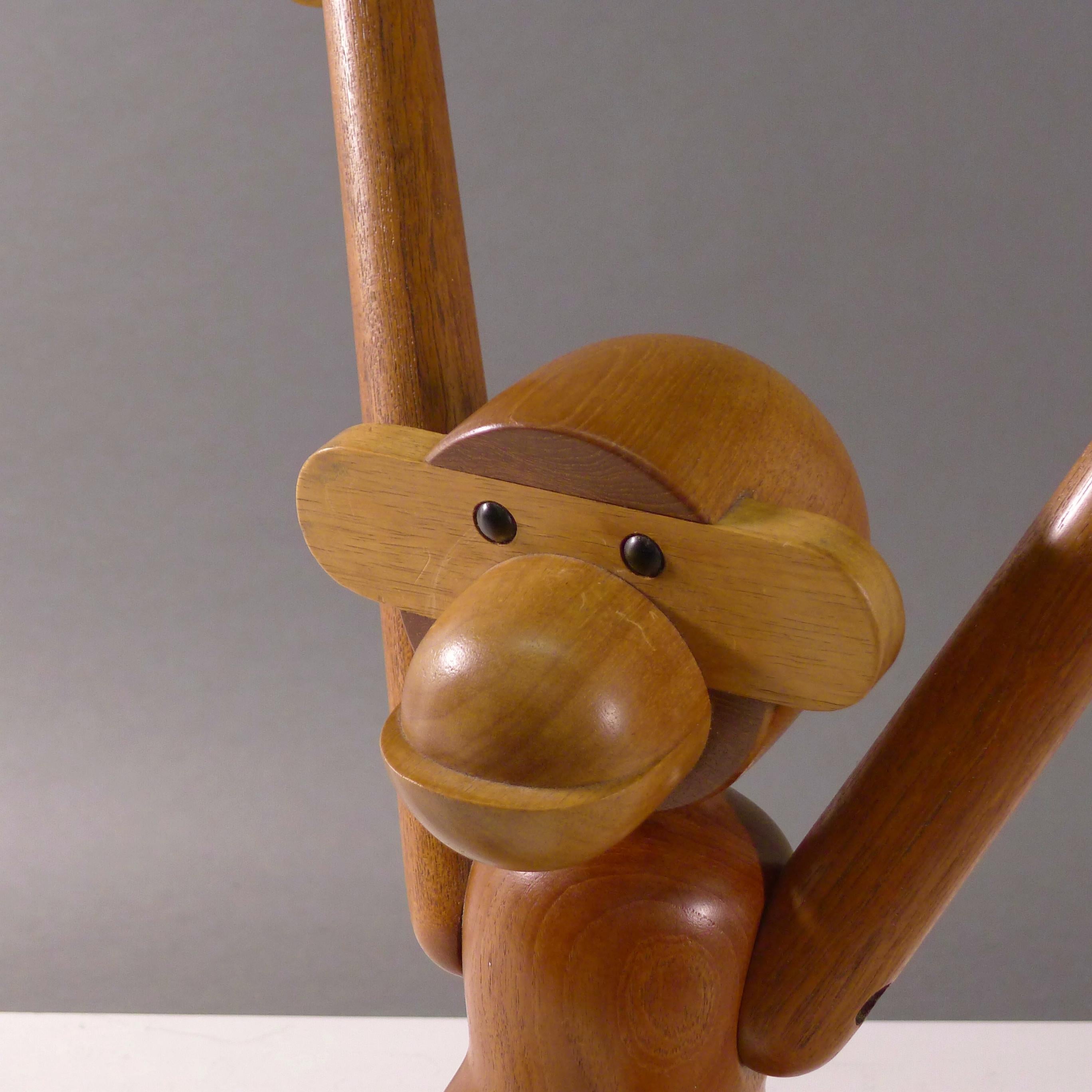 Kay Bojesen, Vintage Early Large Monkey, teck et bois de limba, estampillé, années 1950 en vente 3