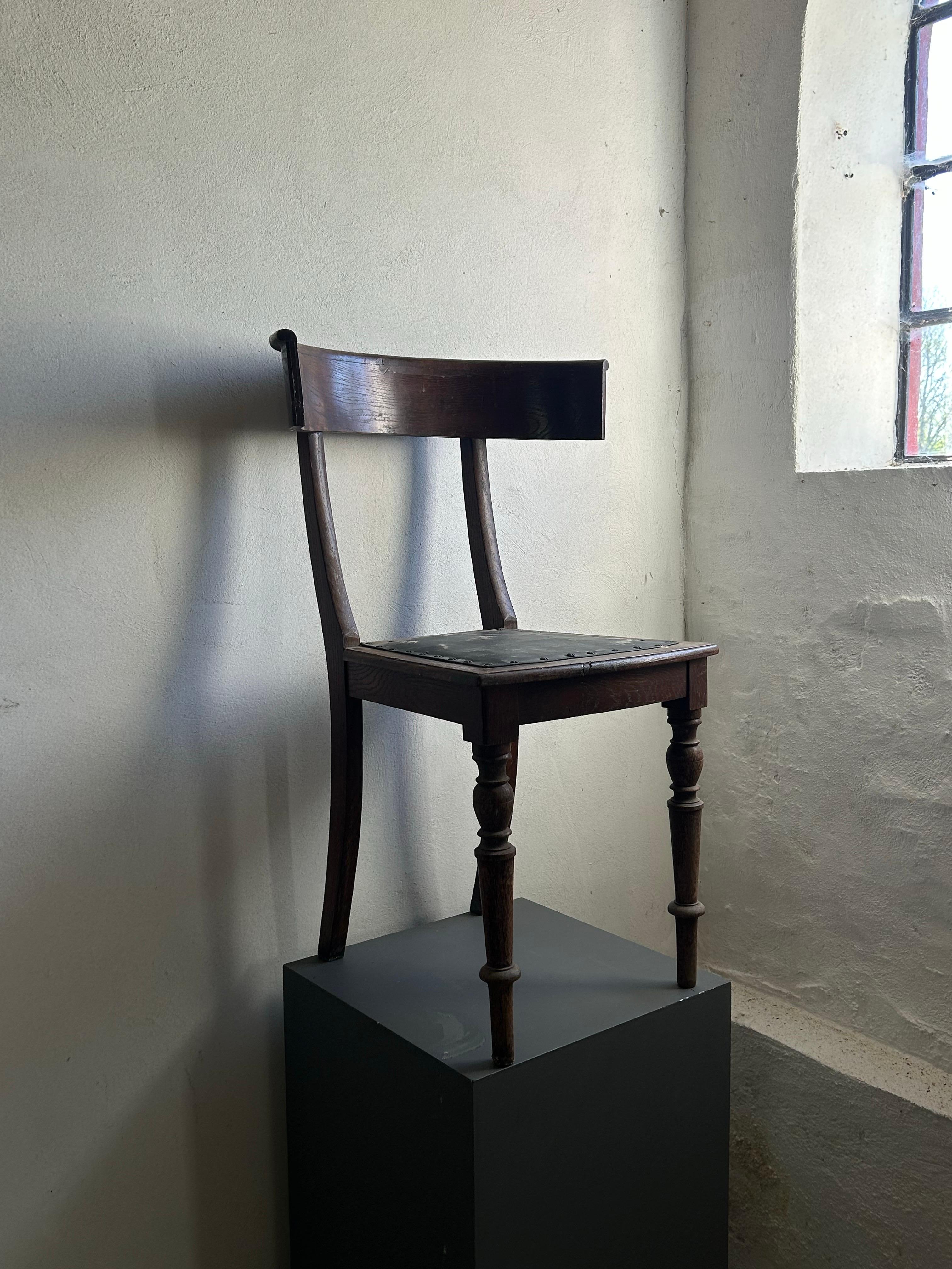 Neoclassical Kay Fisker (1893–1965) Attributed Klismos Chair in Oak, Denmark, circa 1922 For Sale