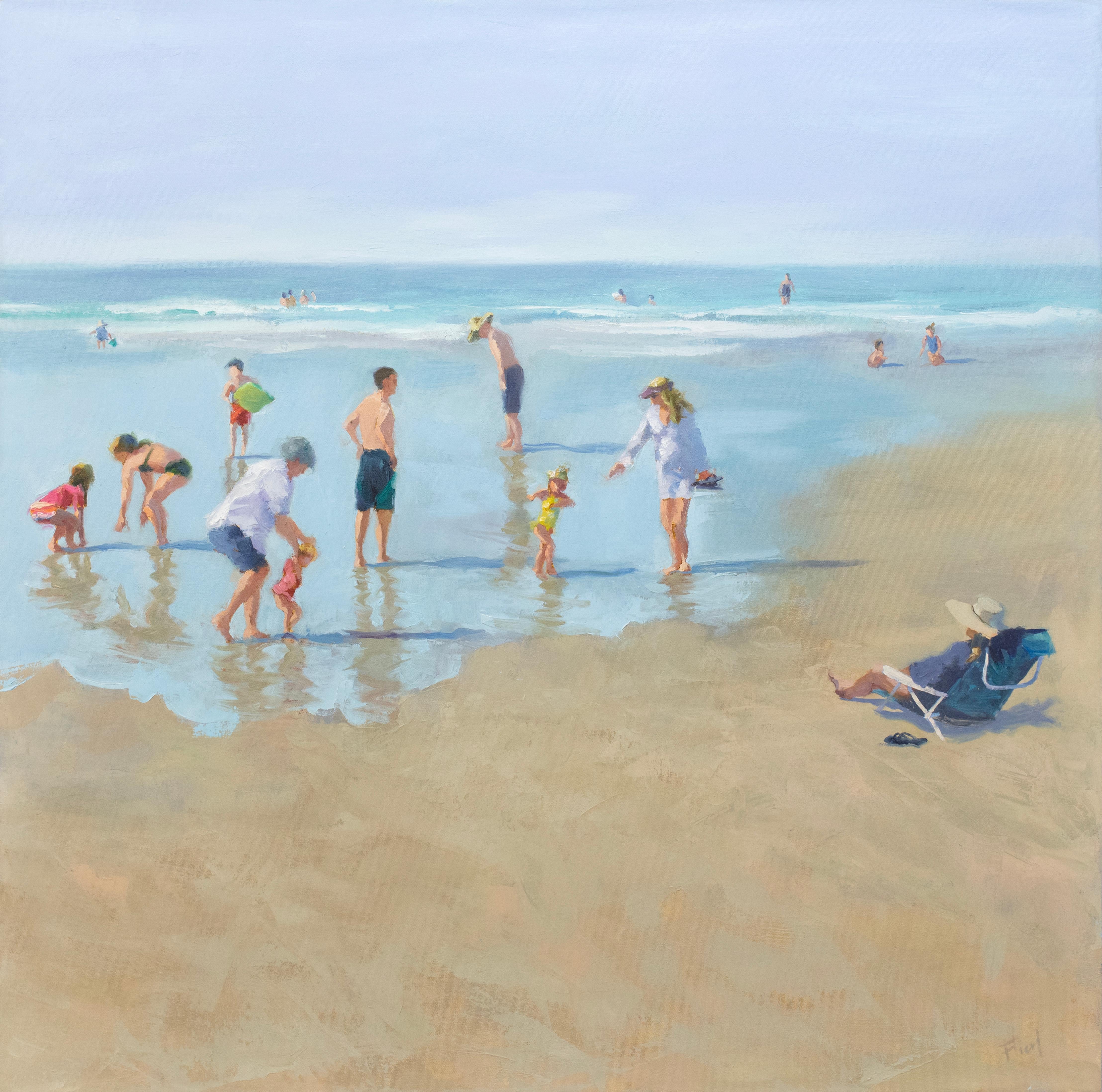 Dieses Gemälde einer Küstenlandschaft zeigt Strandbesucher beim Faulenzen und Schwimmen an der Küste. Es zeichnet sich durch eine kühle Farbpalette und einen lockeren, malerischen Stil aus. Das Gemälde ist mit Ölfarbe auf galerieumwickelter Leinwand