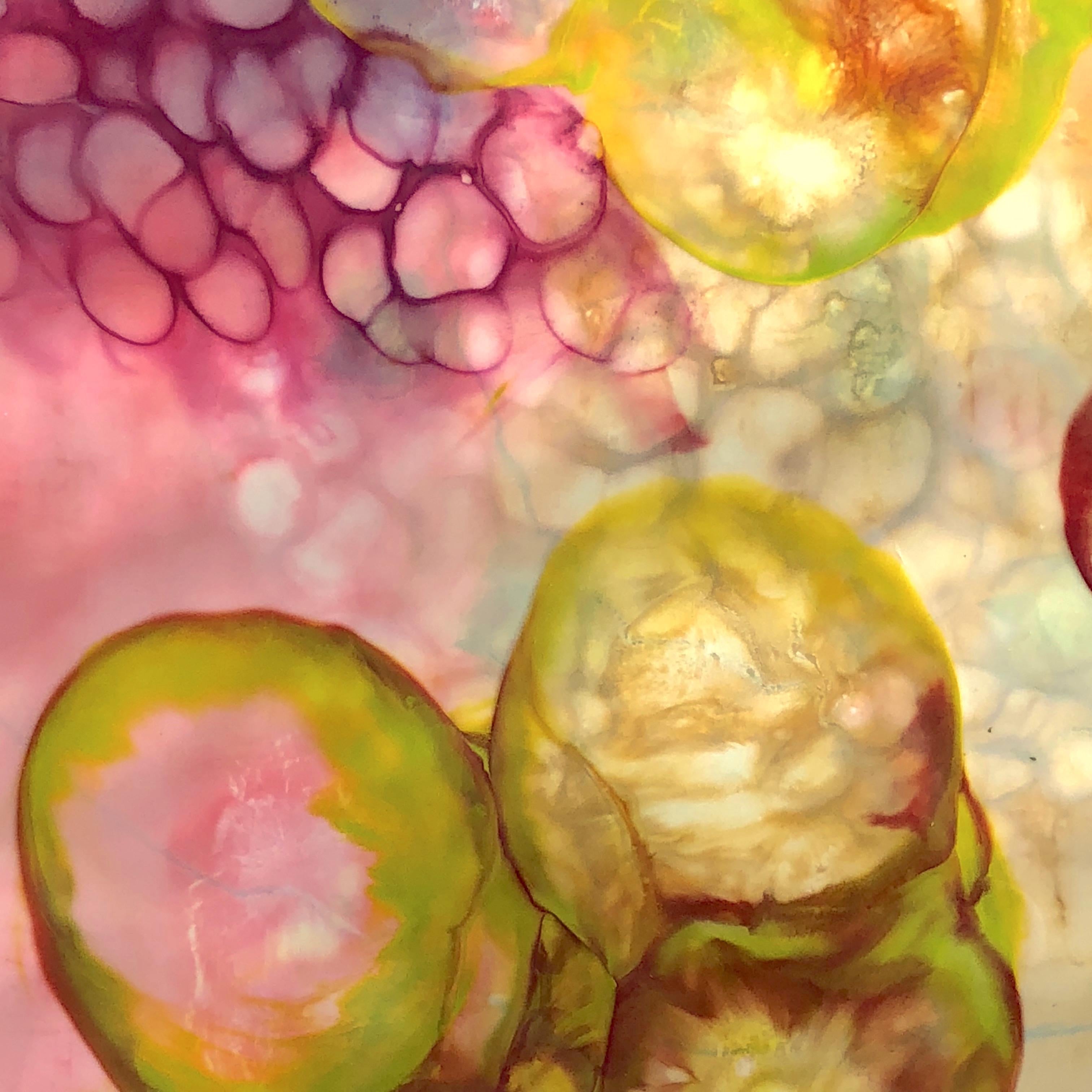 « Bio Flow 5 », abstrait, microscopique, rose, marron, vert, encaustique, techniques mixtes - Painting de Kay Hartung