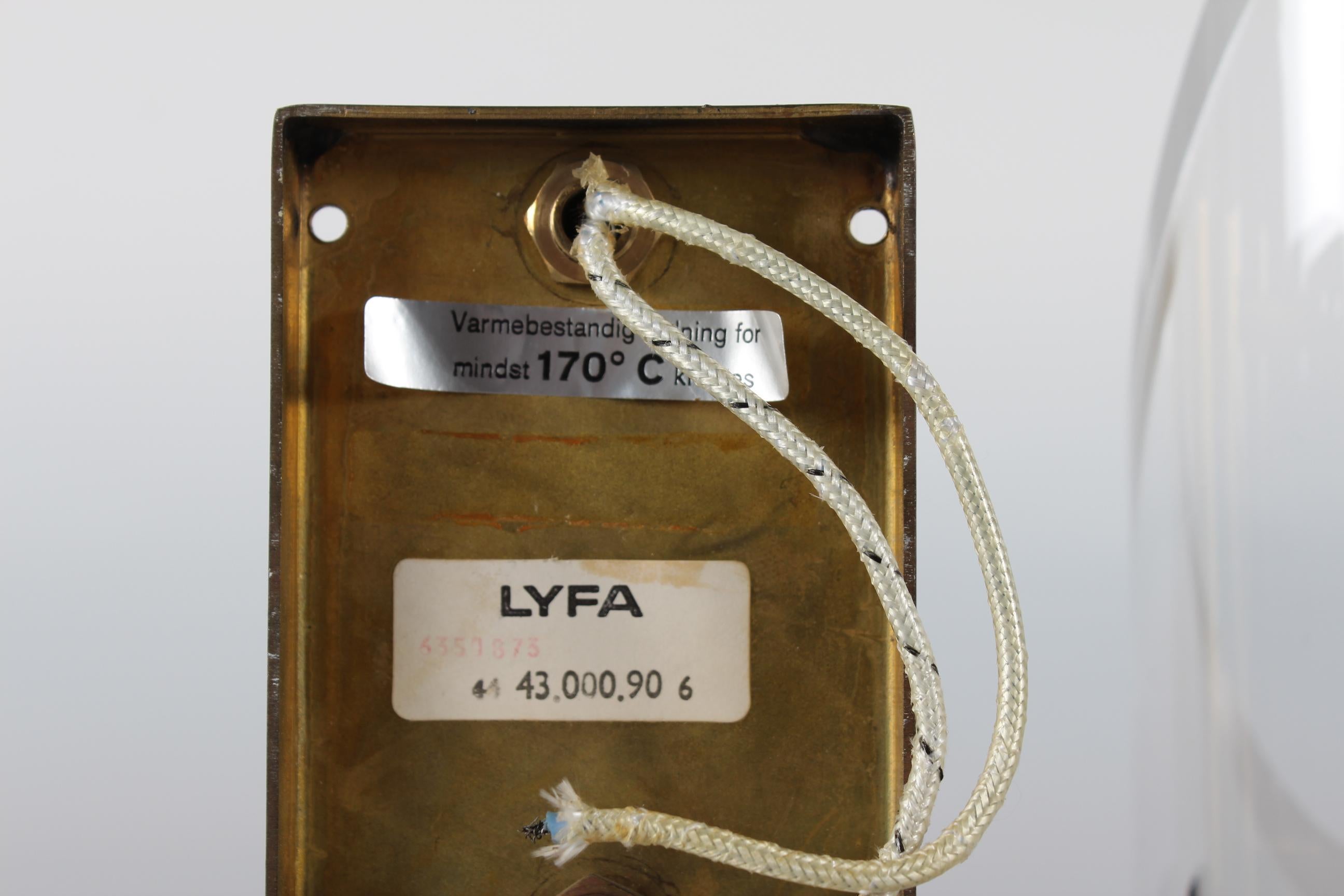 Kay Kørbing SAGA Wandleuchter aus Messing und Glas für LYFA, 1970er Jahre Mid Century (Metall) im Angebot