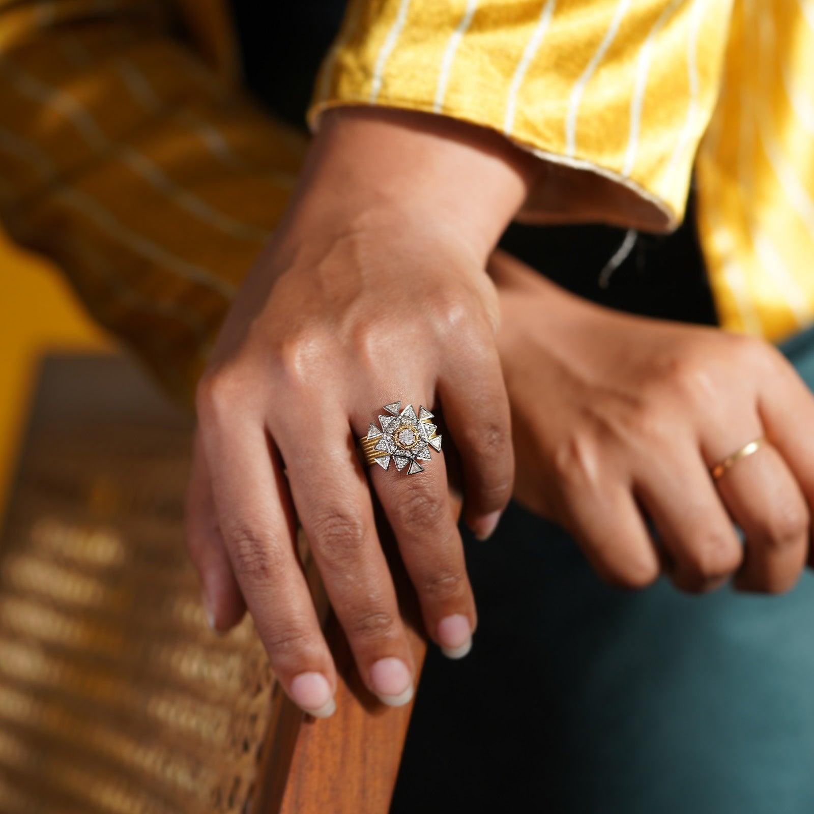 in vendita:  Anello Moi Kayan in oro e diamanti 3