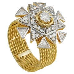 Moi Kayan Ring aus Gold und Diamanten