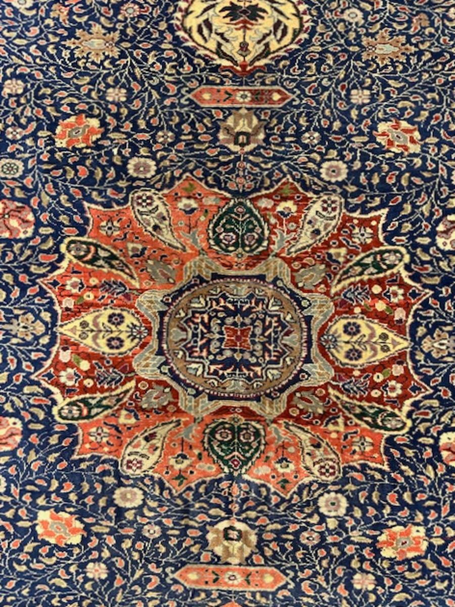 Kayseri carpet In Good Condition For Sale In NEW YORK, NY