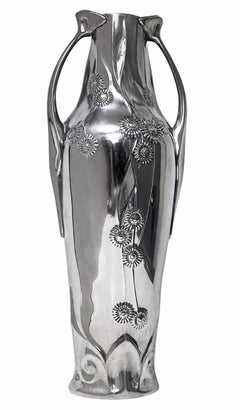 Vaso di peltro di Kayserzinn, Germania XX secolo.