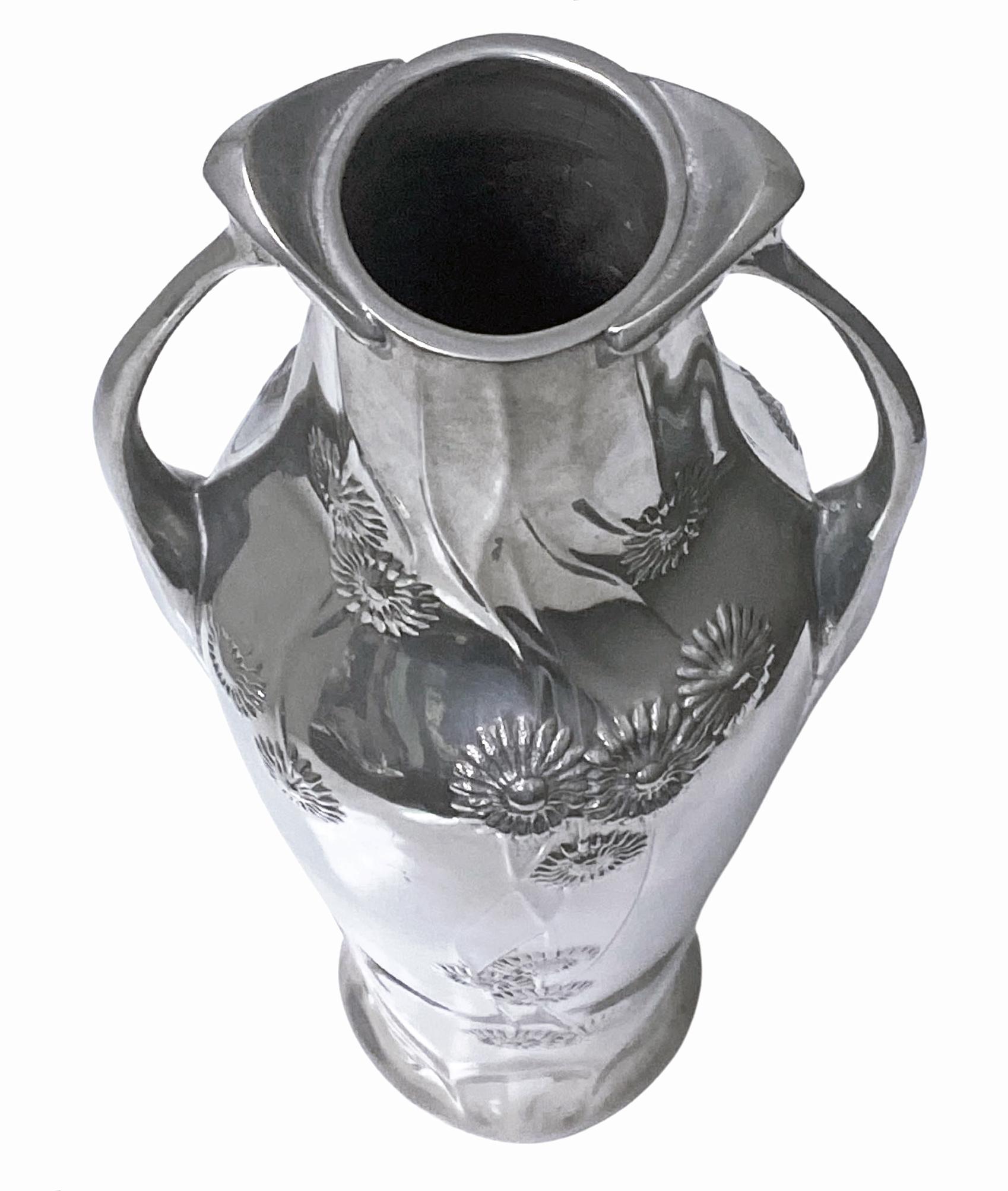 Kayserzinn Pewter Vase, Germany 20th century. In Good Condition For Sale In Toronto, Ontario