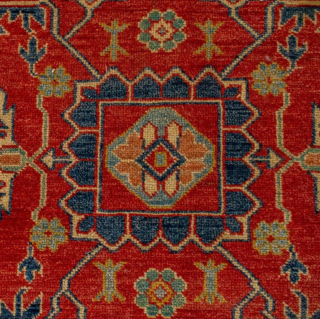 Kazak Geometrischer Teppich 5' x 3' im Angebot 1