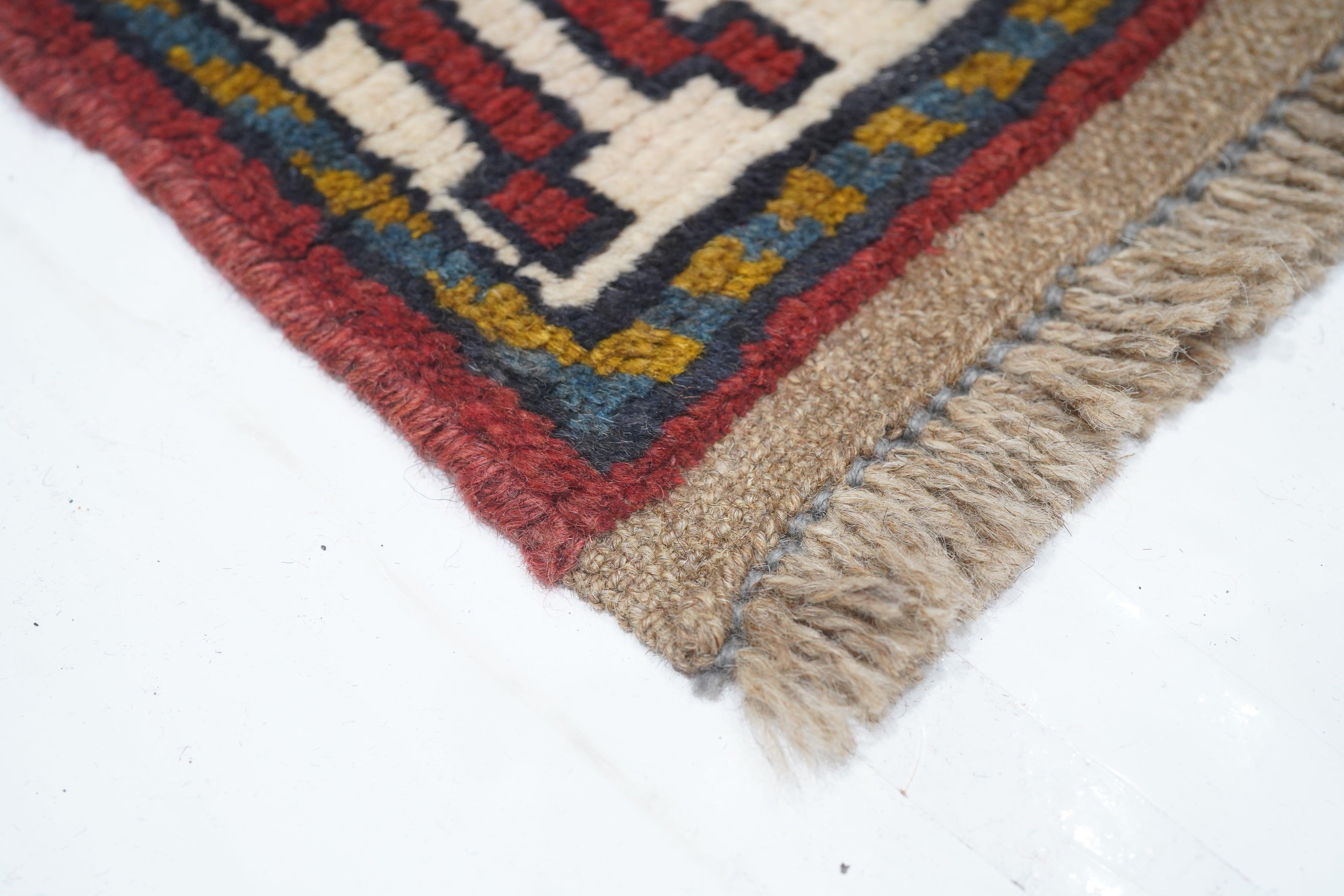 Kazak-Teppich 3'10'' x 5'9'' im Zustand „Hervorragend“ im Angebot in New York, NY