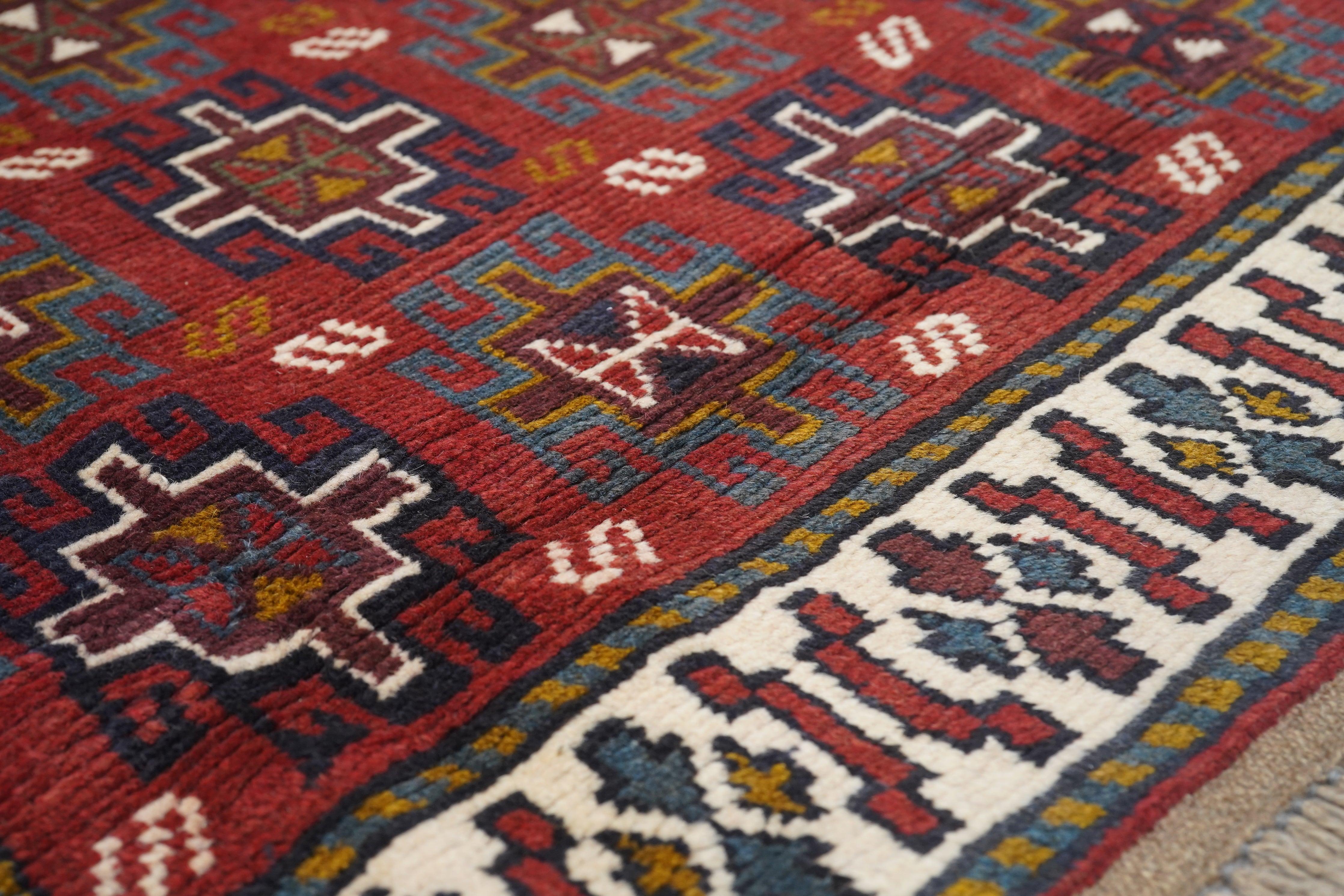 Kazak-Teppich 3'10'' x 5'9'' (Wolle) im Angebot